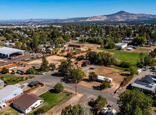 144-166 Reager St, Medford, OR 97501