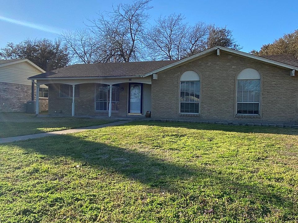 1st image of 905 Brookshire Cir