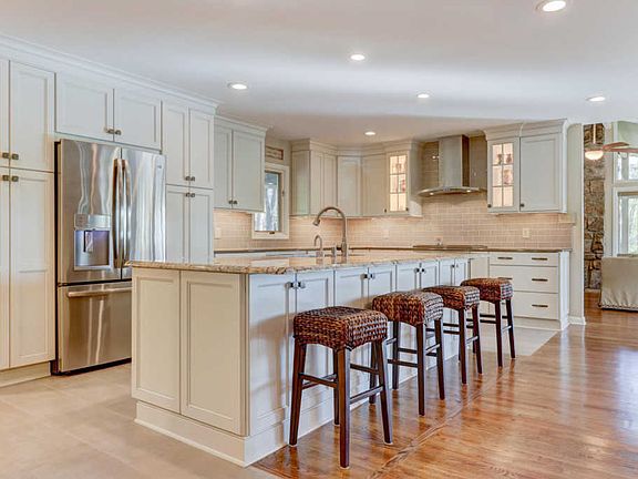 5th image of 12220 Oakmont Cir