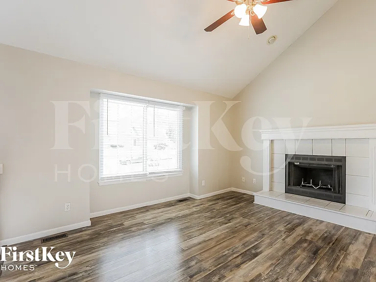 1603 Johnston Dr — Photo 3