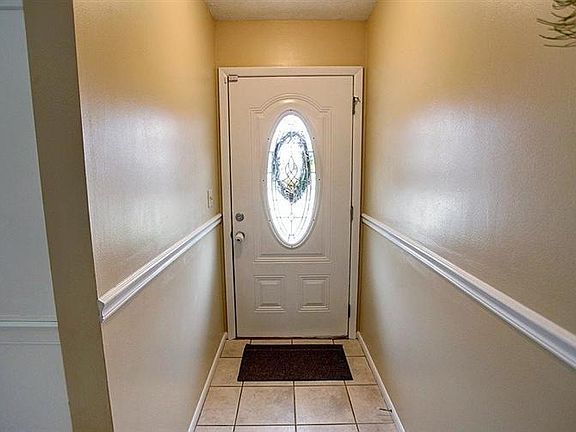 4th image of 819 Sir Guy Ct