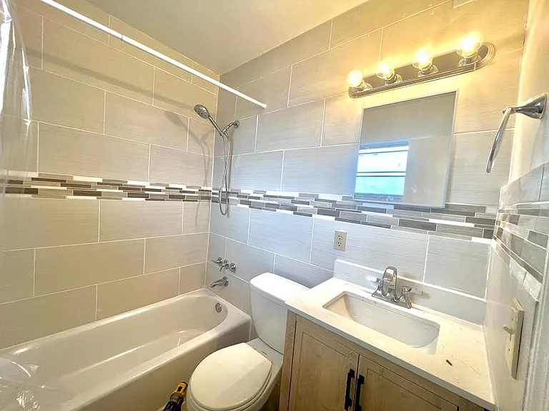 1412 SW 41st Ave #1 — Photo 9