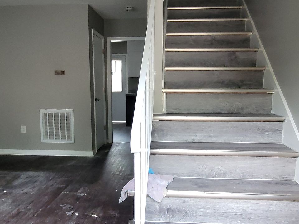 2nd image of 105 Royal Forest Ct