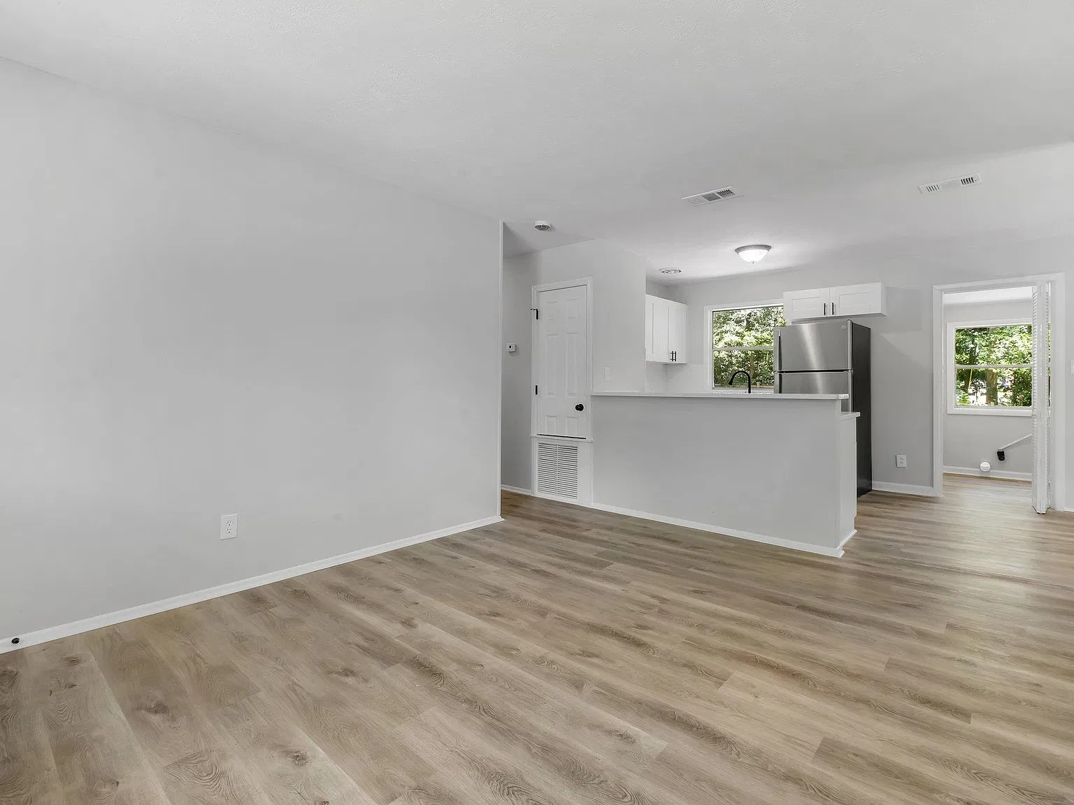 4 bed, 2.0 bath, 1344 sqft, $1,750 — Photo 4
