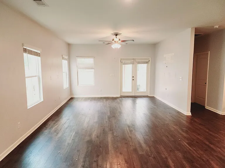 216 Chelsea Park Rd — Photo 3
