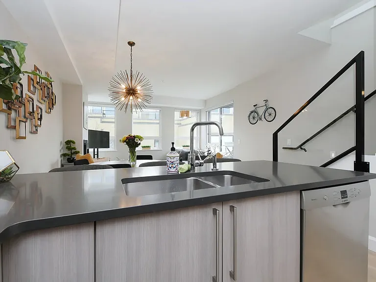 595 Pandora Ave #404 — Photo 8