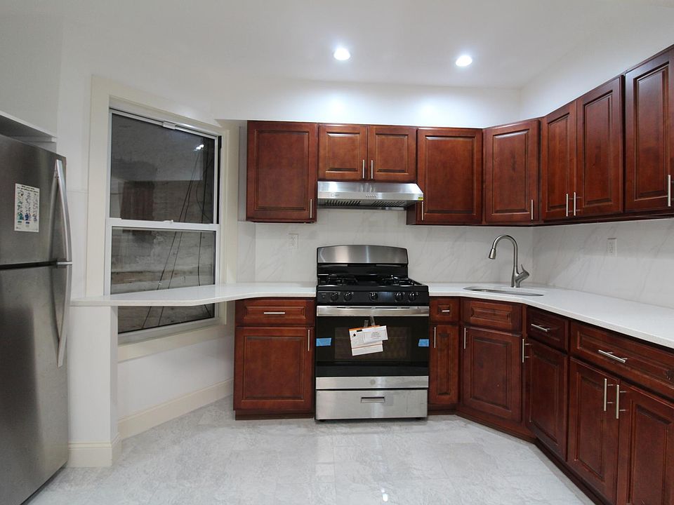 1st image of 39 Bay 13th St Floor 1