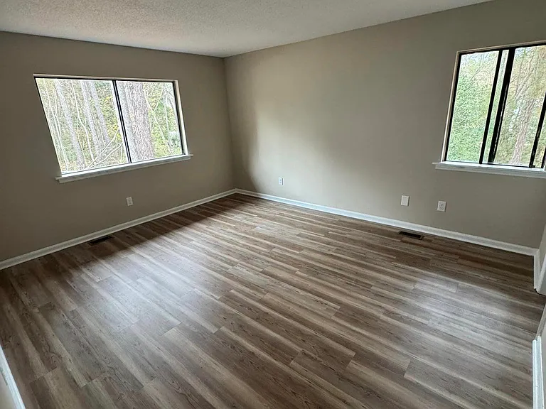 295 Spring Lake Dr — Photo 3