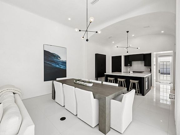 5th image of 20 Kings Castle Ct