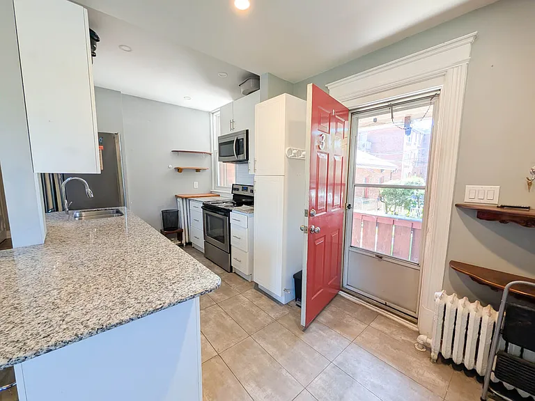55 Wellington St S #3 — Photo 6