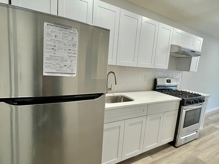 96 16th Ave #5 — Photo 3