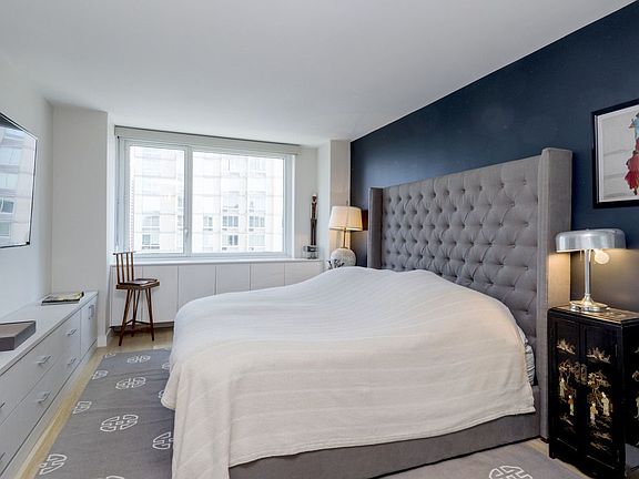 2nd image of 301 W 53rd St APT 25F
