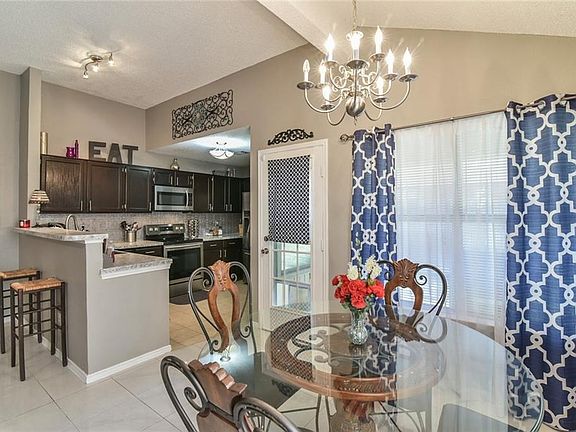 4th image of 210 Caprock Dr