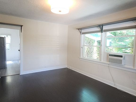 4th image of 1526 N Avenue 47