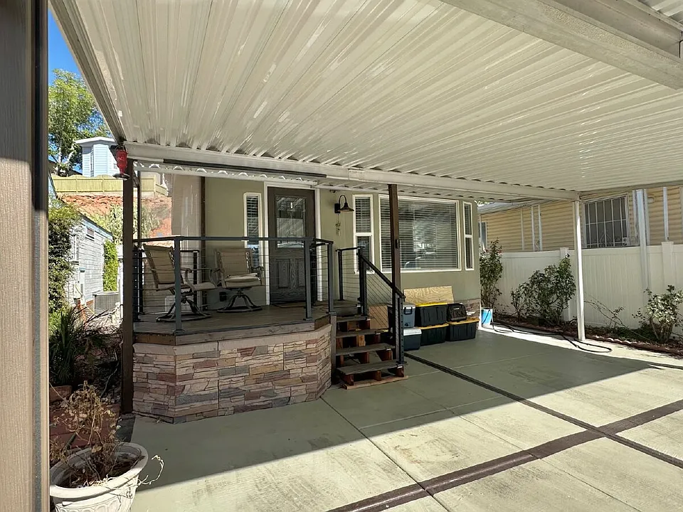 2990 E Riverside Dr