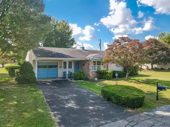 1077 Oakhurst Dr, Slatington, PA 18080