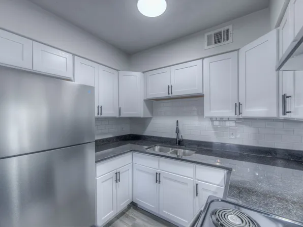 Brookside Garden, 1027 E 41st St #13, Tulsa, OK 74105