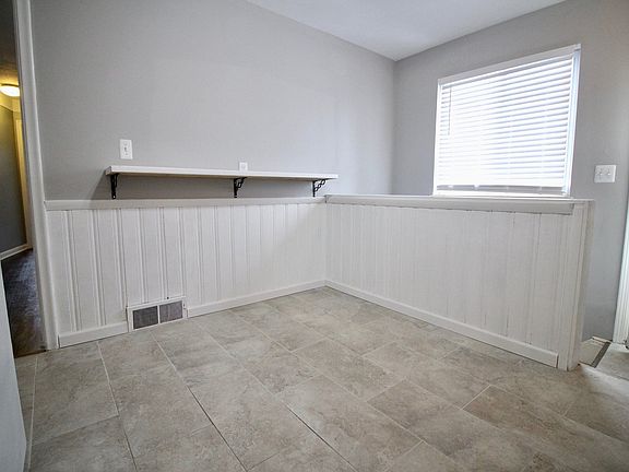 5th image of 30014 Lonnie Dr
