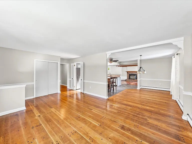 225 Chestnut St — Photo 3