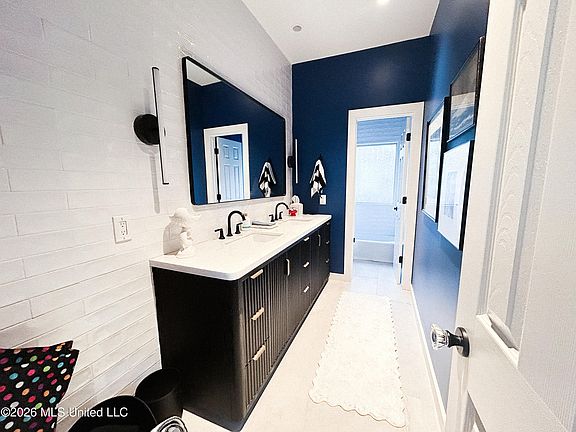 5th image of 3927 Eastline Dr