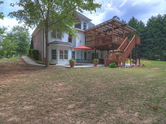 2nd image of 186 Saint Marks Dr