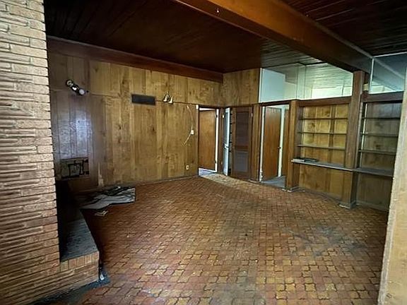 2nd image of 1534 E Raines Rd