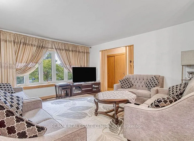 314 Strathcona Dr — Photo 5