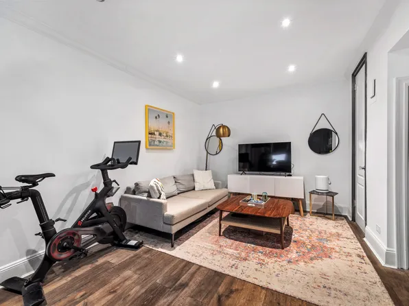 295 West 11th Street image 2 of 5