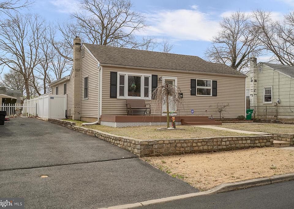 2nd image of 276 Fernhead Ave