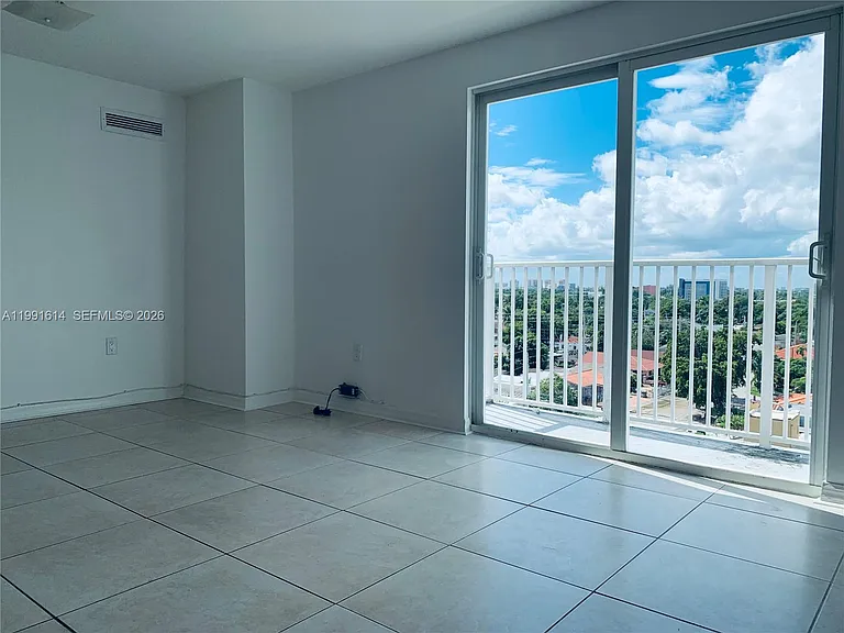 406 NW 22nd Ave #702 — Photo 3