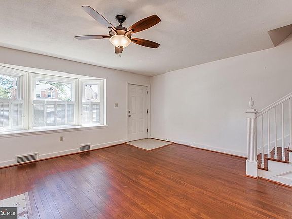 2nd image of 239 E Irvin Ave