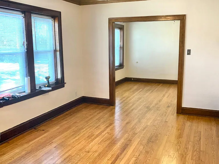 Entry/Living Room