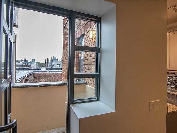 3rd image of 6A Lombardy St #2