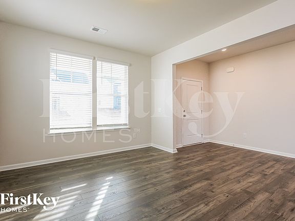 3rd image of 557 Hillpark Ln