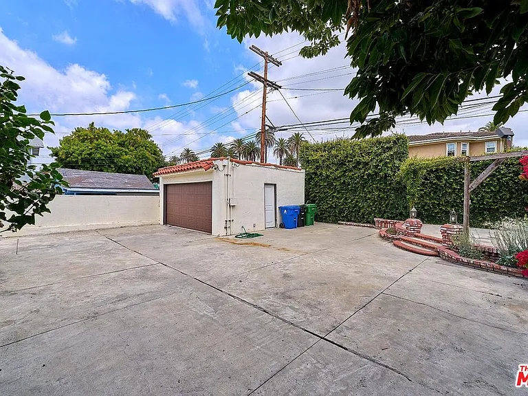 1120 S Plymouth Blvd — Photo 26