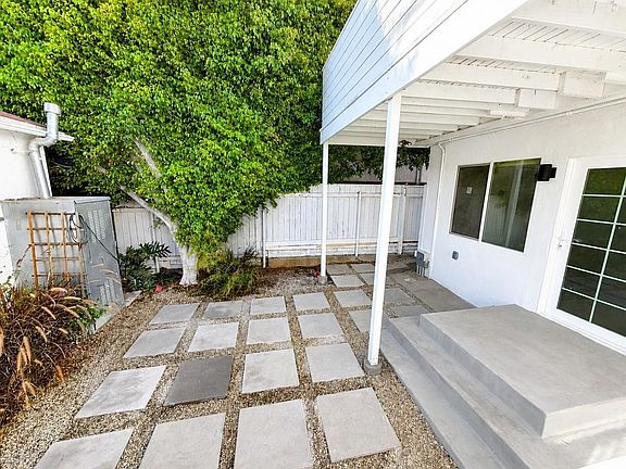 3rd image of 1125 19th St #5