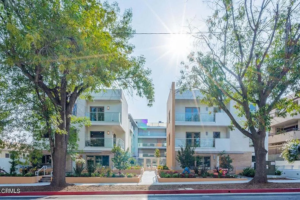 Building Photo - 137 S Wilson Ave #206