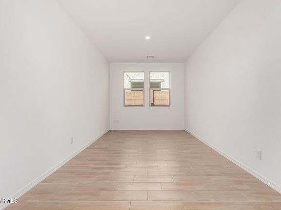 5th image of 17793 W SOUTHGATE Avenue