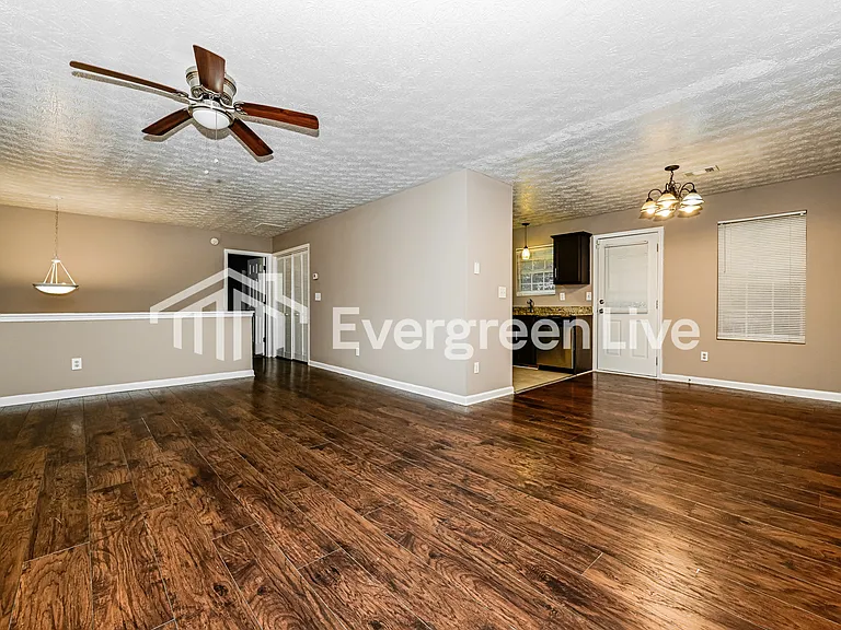 2053 Oak Terrace Dr SE — Photo 3