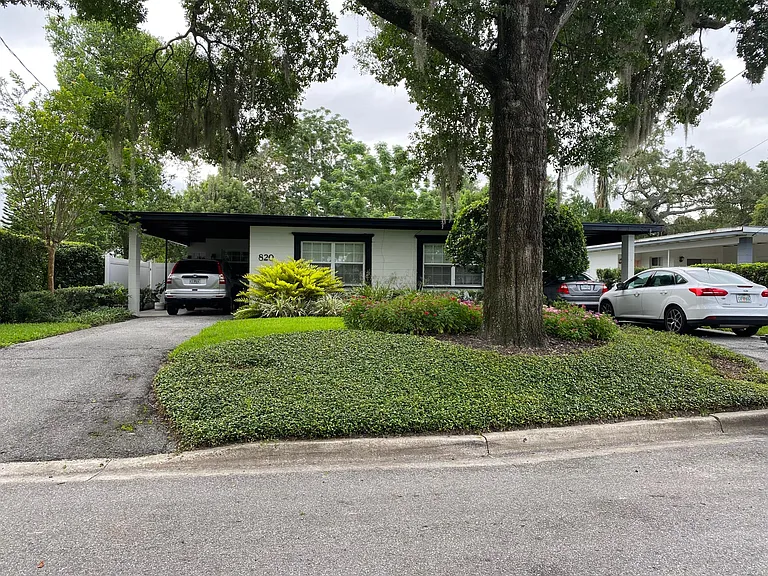 820 Huntington Ct — Photo 1