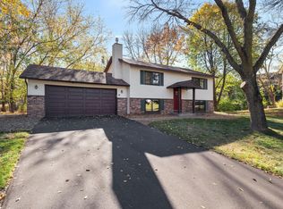 9820 Cromwell Dr, Eden Prairie, MN 55347