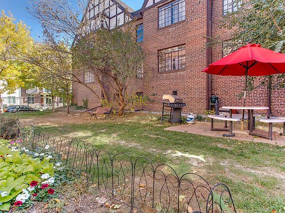 Exterior - side yard