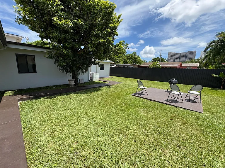 10928 SW 2nd St — Photo 11