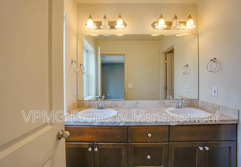 5941 NE 48th St — Photo 16