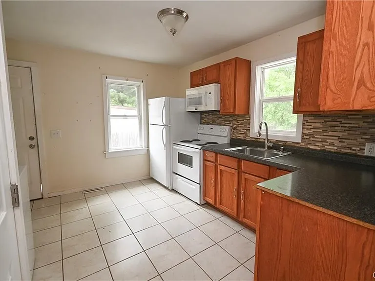 5854 Reis Dr — Photo 7