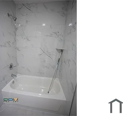 176 Collins Ave — Photo 5