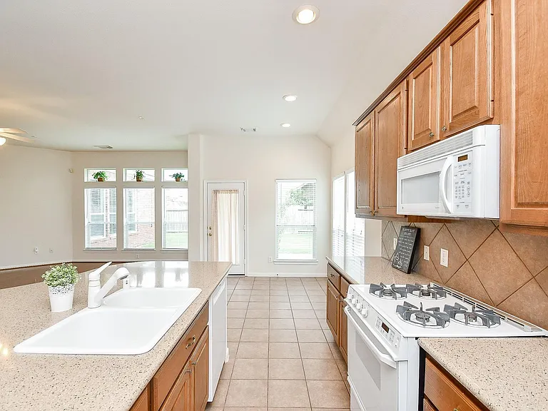 4703 Camden Brook Ln — Photo 14