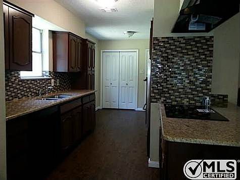 5th image of 901 Natchez Ave