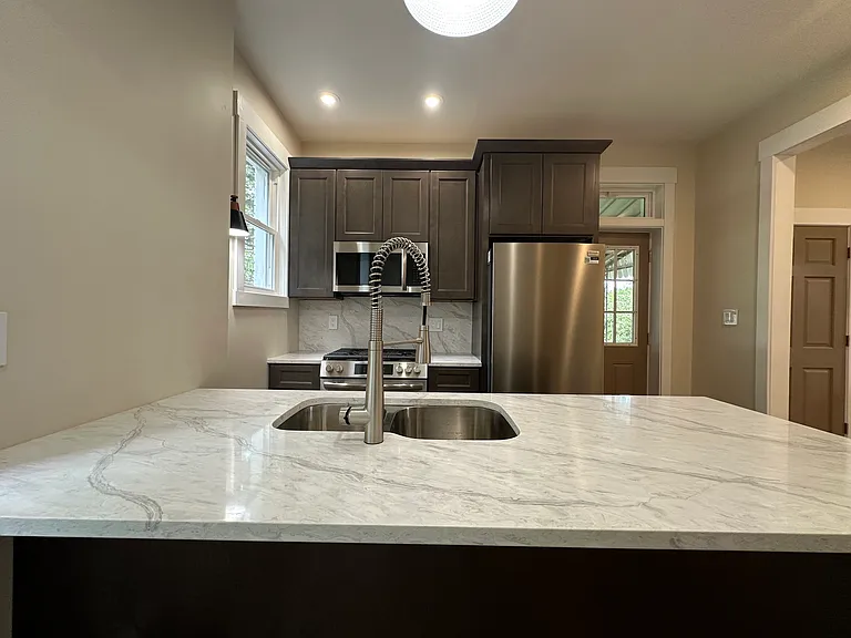 242 E 2nd St #1 — Photo 18