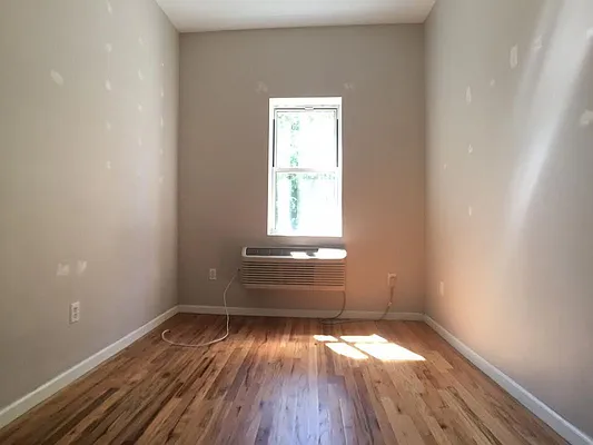 Rented by Evergreen Apartments BK | media 12